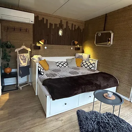 The Tiny Avec Jacuzzi 5 Min Du Lac Du Bourget 10 Min D Aix Les Bains Et Chambery 펜션