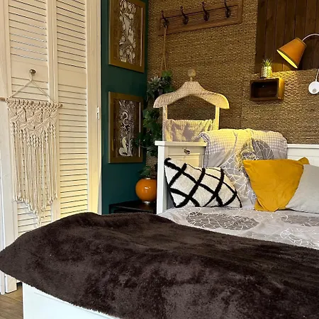 The Tiny Avec Jacuzzi 5 Min Du Lac Du Bourget 10 Min D Aix Les Bains Et Chambery 펜션 Voglans